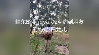 禁欲之后，小母狗见门就把主人推沙发上，舔干净一天没洗的肉棒， 翻身就坐