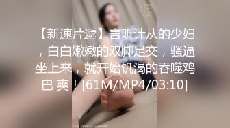 晚上睡不着浴室窗外近距离偷窥房东漂亮女儿洗澡刮腋毛掰开双腿洗逼逼让人浑身欲火